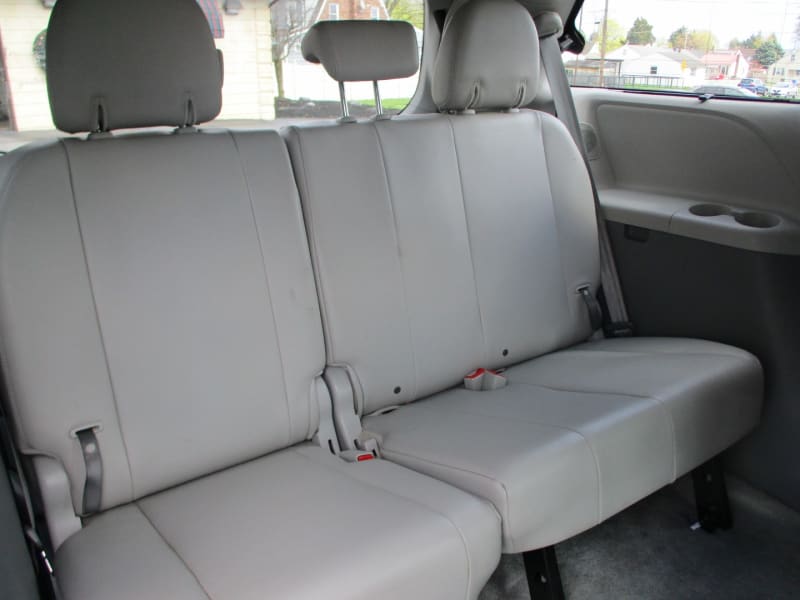 Toyota Sienna 2011 price $6,900