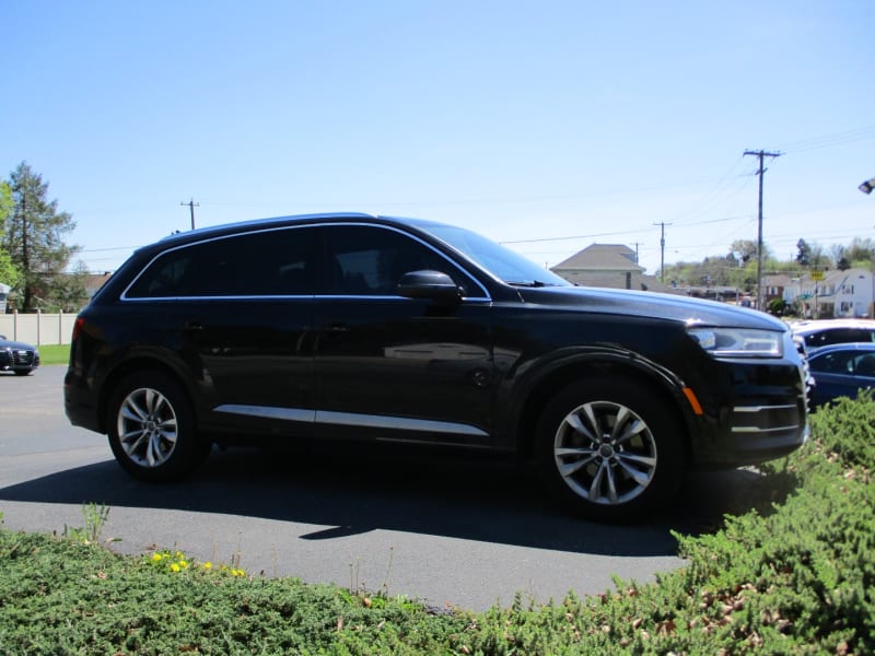 Audi Q7 2017 price $14,900