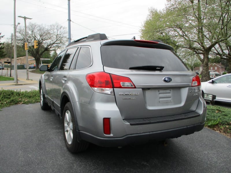 Subaru Outback 2011 price $6,900