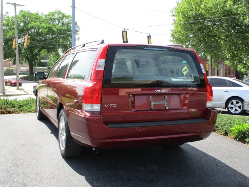 Volvo V70 2007 price $6,700