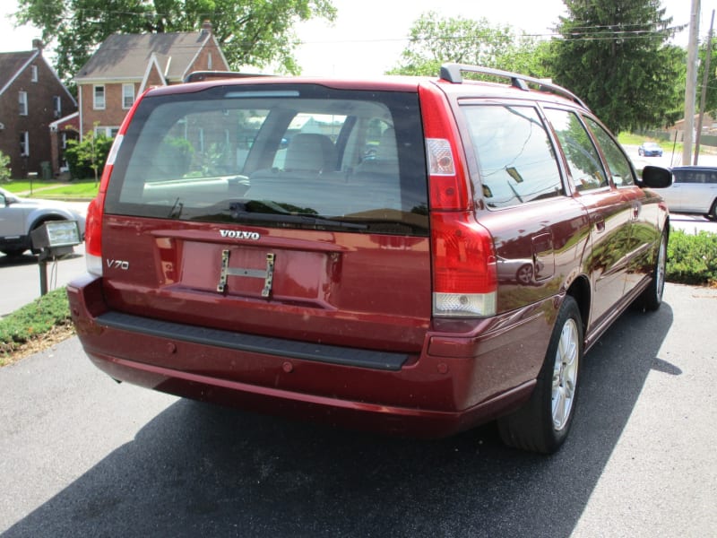 Volvo V70 2007 price $6,700