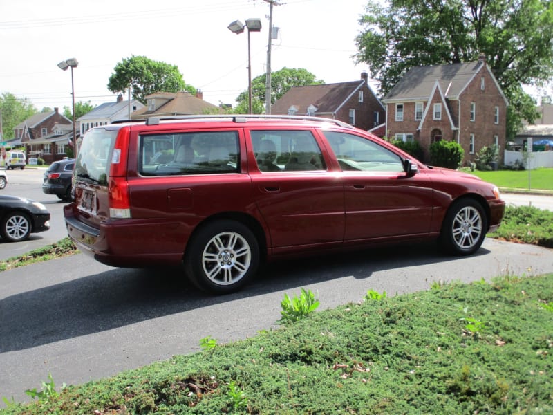 Volvo V70 2007 price $6,700