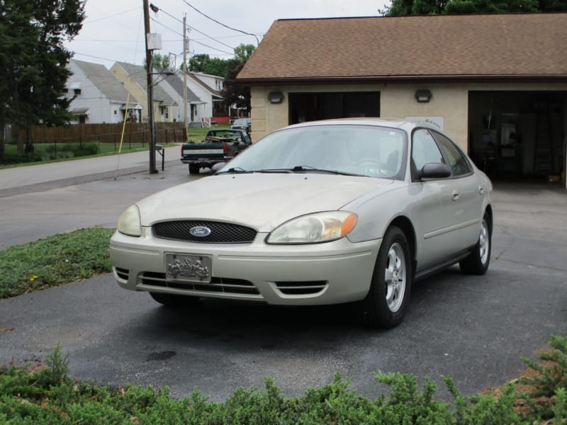 Ford Taurus 2005 price $2,800