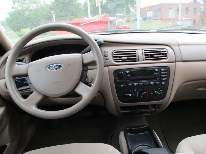 Ford Taurus 2005 price $2,800