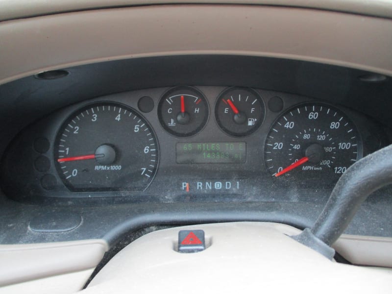 Ford Taurus 2005 price $2,800