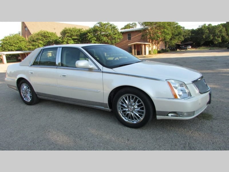 Cadillac DTS 2011 price $9,200