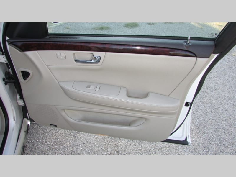 Cadillac DTS 2011 price $9,200