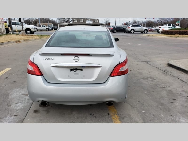 Nissan Maxima 2011 price $7,000