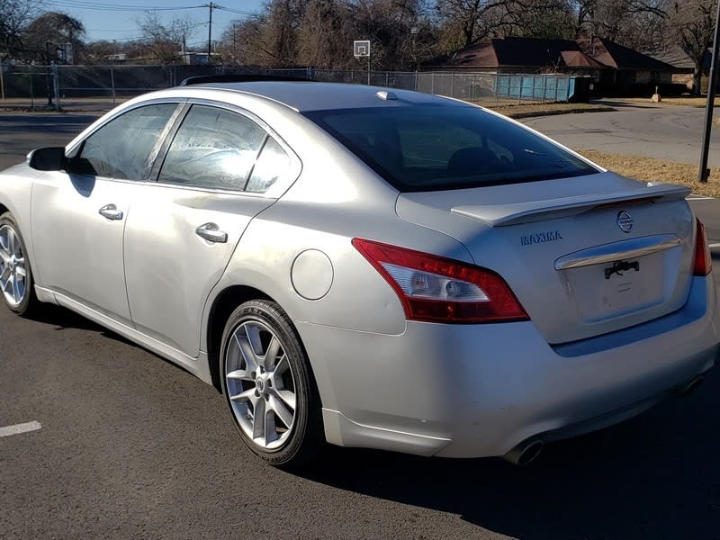 Nissan Maxima 2011 price $7,000