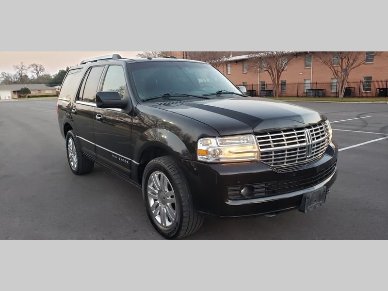 Lincoln Navigator 2011 price $12,900