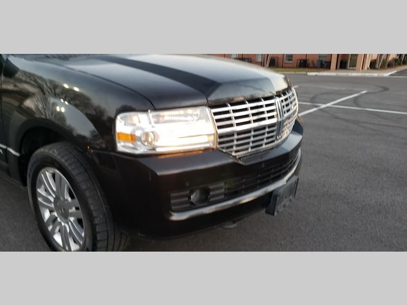 Lincoln Navigator 2011 price $12,900