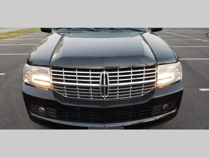 Lincoln Navigator 2011 price $12,900