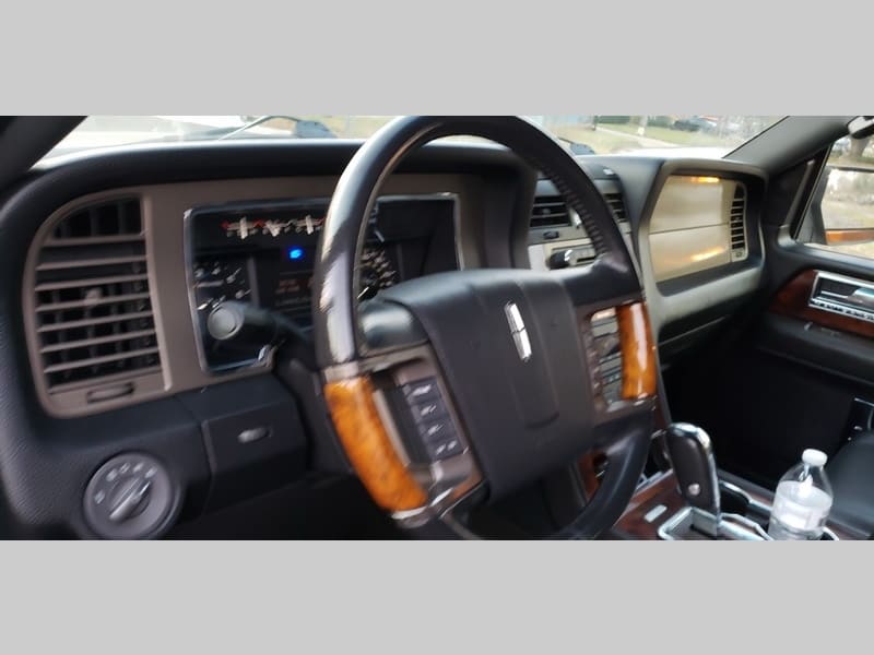 Lincoln Navigator 2011 price $12,900