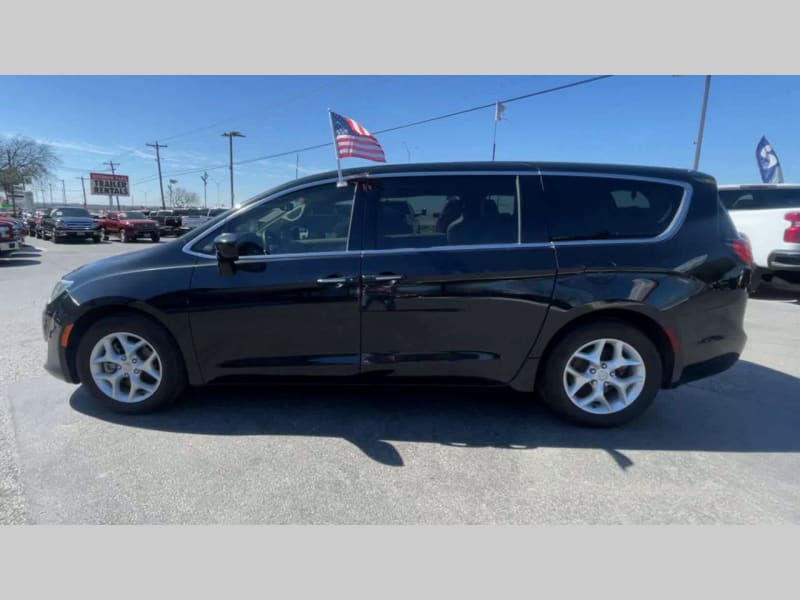 Chrysler Pacifica 2018 price $19,500