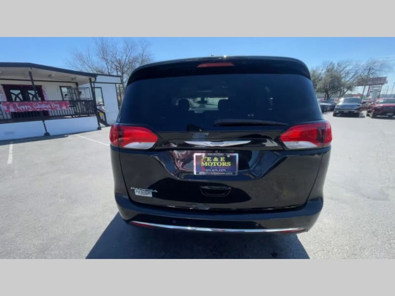 Chrysler Pacifica 2018 price $19,500