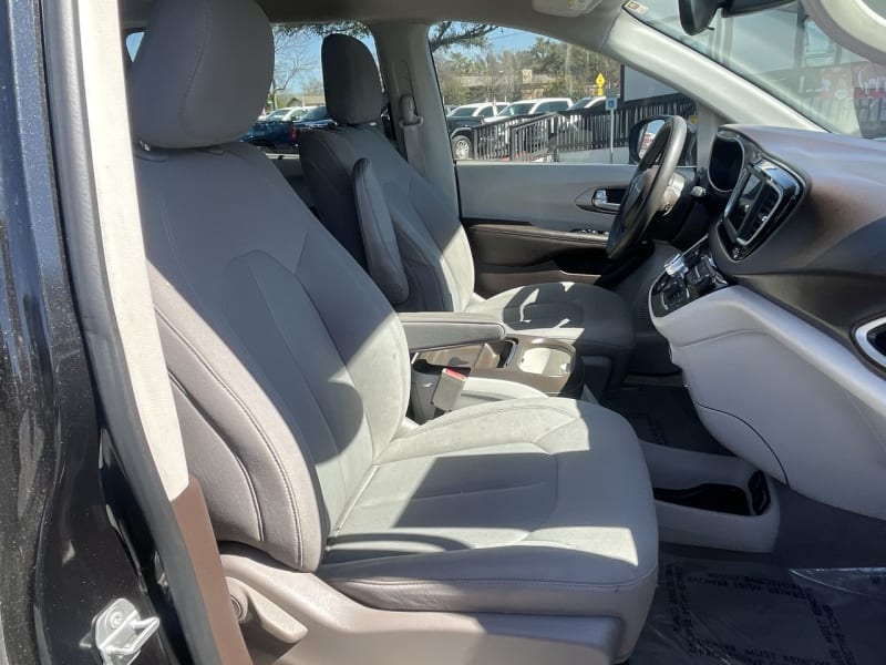 Chrysler Pacifica 2018 price $19,500