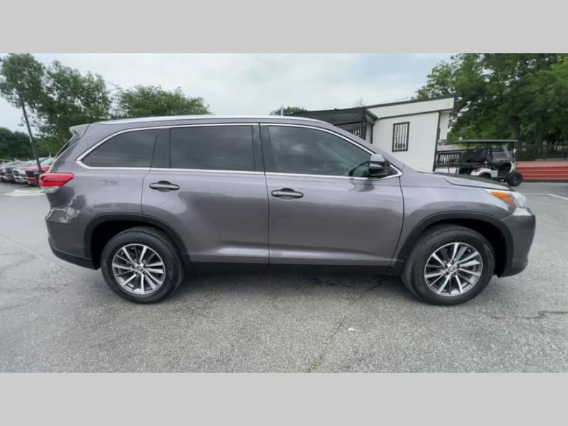 Toyota Highlander 2019 price $25,000