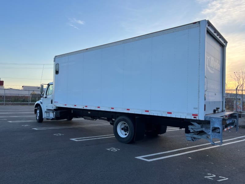 Freightliner M2 Box Truck 26ft With Sleeper 2015 price $44,900