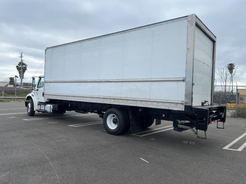 Freightliner M2 Box Truck 26ft 2017 price $42,000