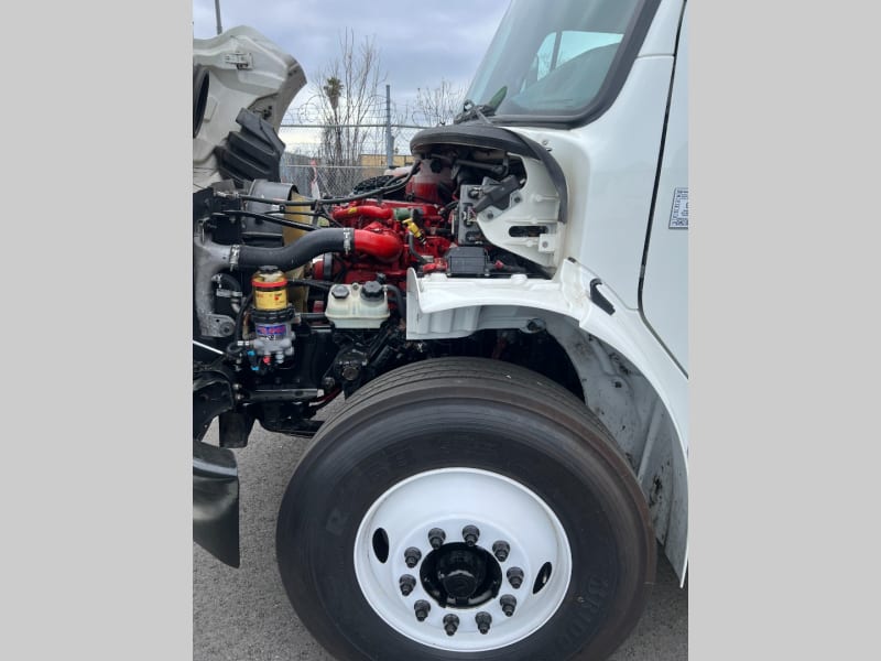 Freightliner M2 Box Truck 26ft 2017 price $42,000