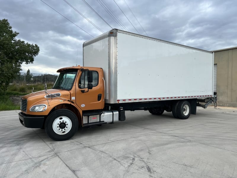 Freightliner M2 Box Truck 26ft 2018 price $38,000