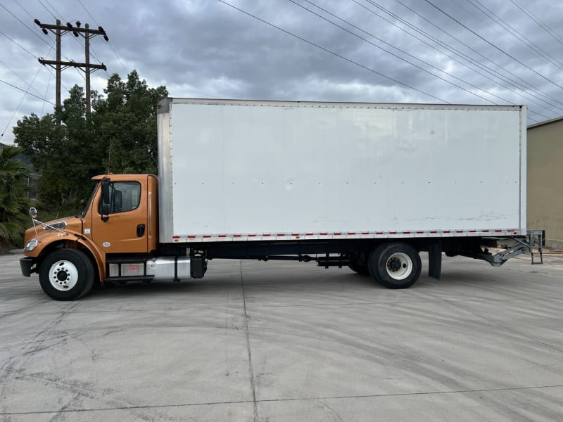 Freightliner M2 Box Truck 26ft 2018 price $38,000