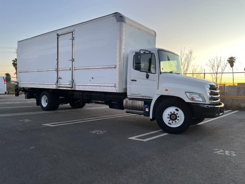 Hino 268 Box Truck 26ft 2016 price $44,900