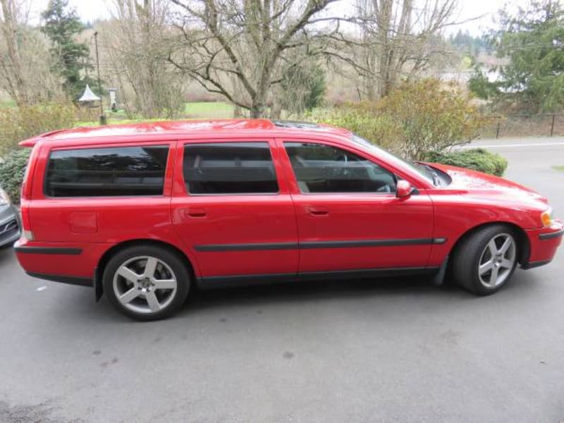 Volvo V70 2004 price $21,000