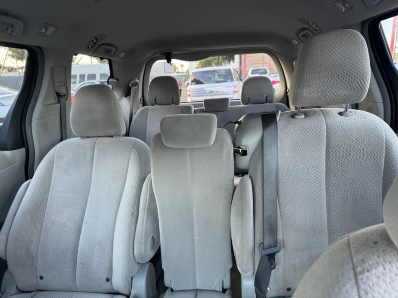 TOYOTA SIENNA 2013 price $12,988