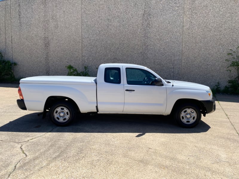 Toyota Tacoma 2015 price $10,700