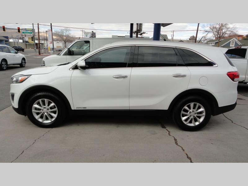 Kia Sorento 2017 price $12,950