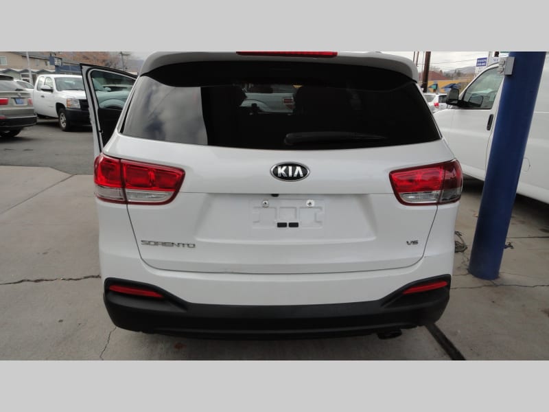 Kia Sorento 2017 price $12,950