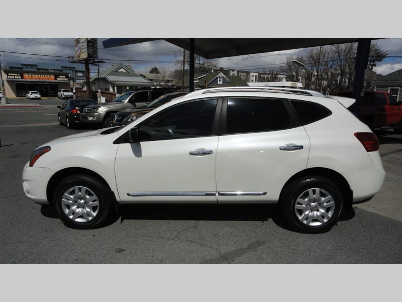 Nissan Rogue S 2015 price $4,950