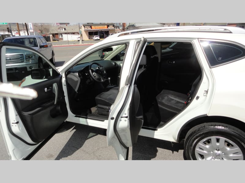 Nissan Rogue S 2015 price $4,950