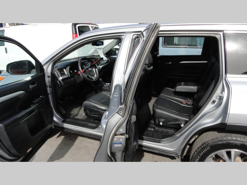 Toyota Highlander 2015 price $14,950