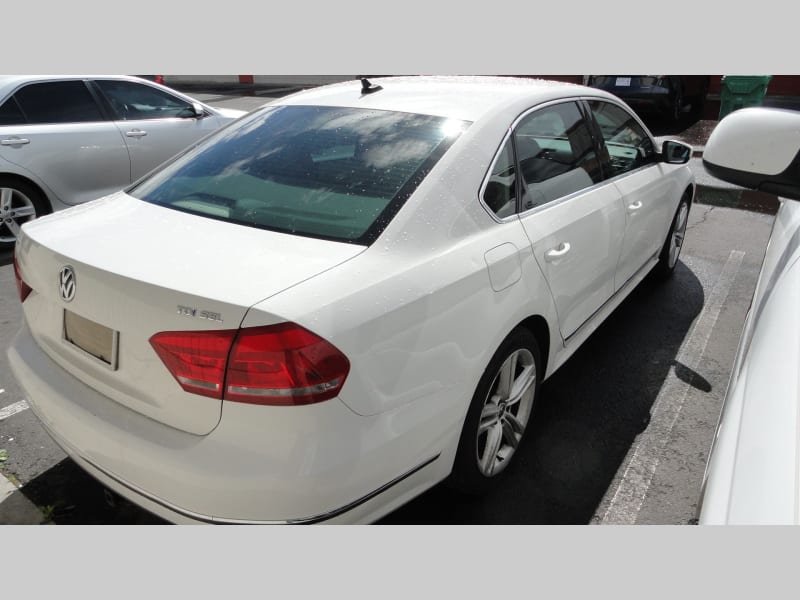 Volkswagen Passat 2015 price $9,450