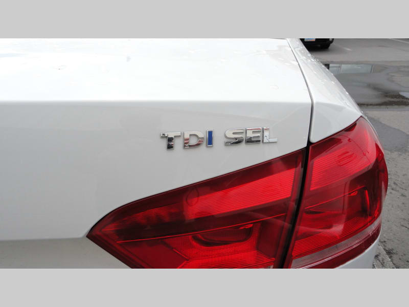 Volkswagen Passat 2015 price $9,450