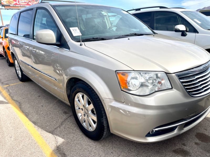 Chrysler Town & Country 2016 price $8,995