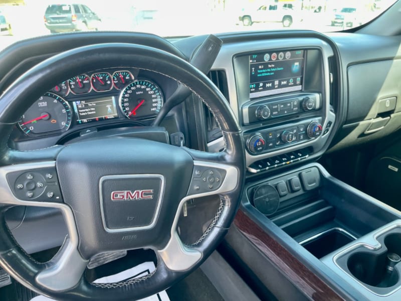 GMC Sierra Crew-Cab 4x4. Z71 2017 price $29,995