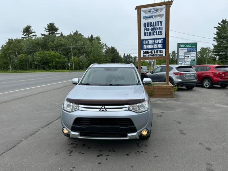 Mitsubishi Outlander 2015 price $12,995