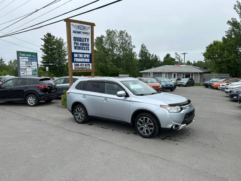 Mitsubishi Outlander 2015 price $12,995