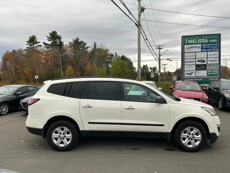 Chevrolet Traverse 2015 price $15,995