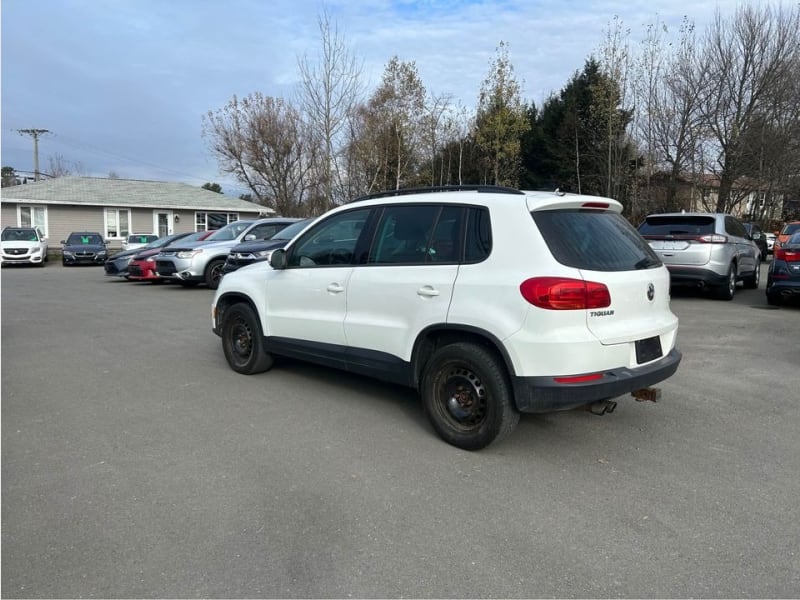 Volkswagen Tiguan 2015 price $15,998