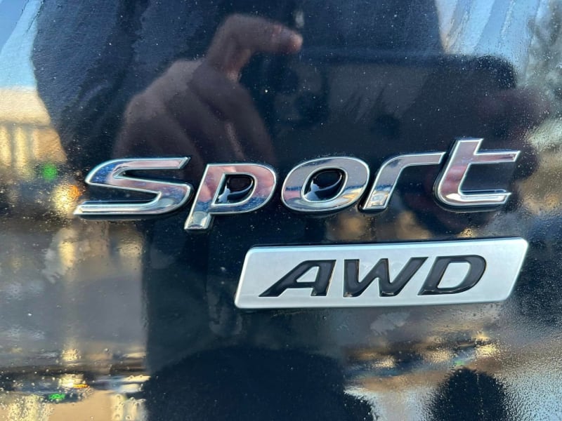 Hyundai Santa Fe Sport 2018 price $17,995
