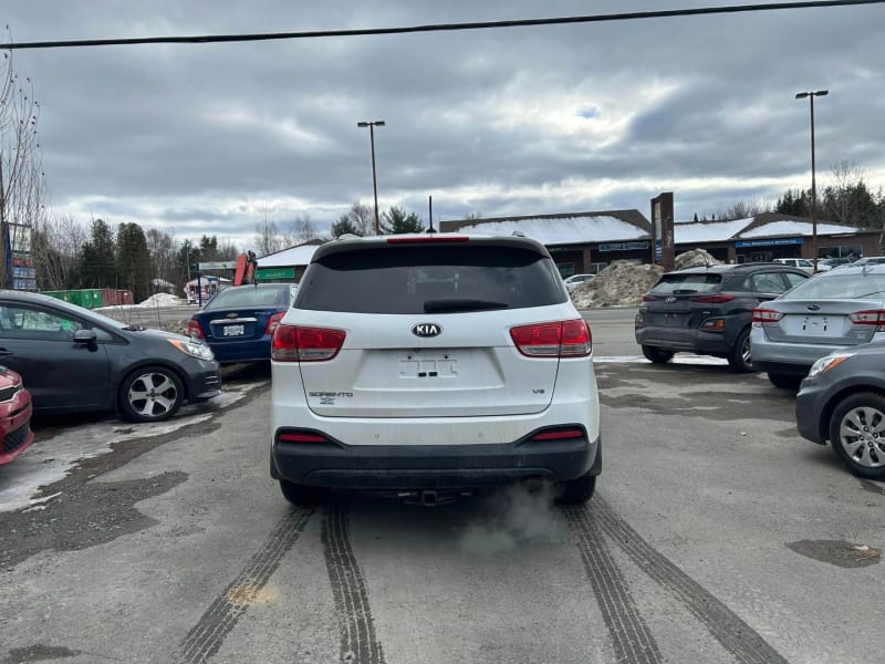 Kia Sorento 2016 price $13,995