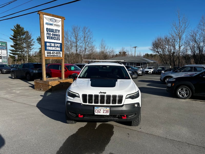 Jeep Cherokee 2019 price $19,995