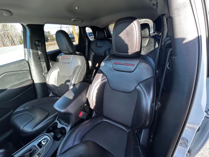 Jeep Cherokee 2019 price $19,995