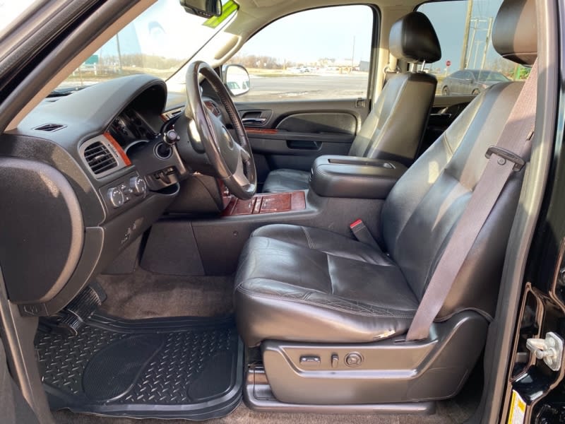 CHEVROLET SUBURBAN 2011 price $9,950