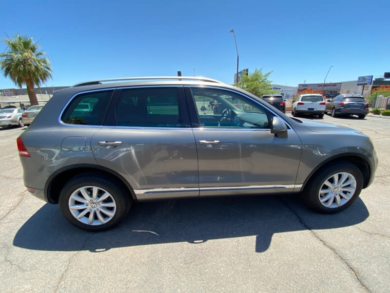 Volkswagen Touareg 2012 price $11,972