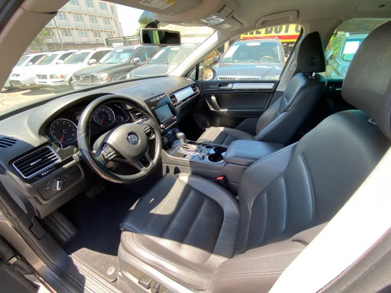 Volkswagen Touareg 2012 price $11,972